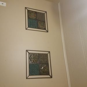 2 metal art frames